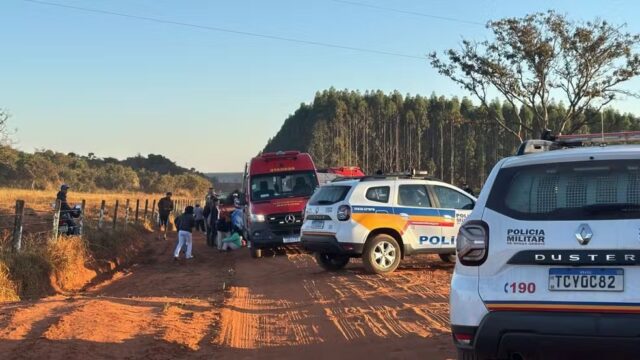 Van escolar capota na zona rural de Uberlândia com 15 crianças a bordo; velocidade e falta de cinto são investigadas