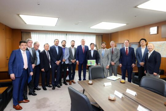 Caiado atrai interesse do Japão e abre portas para investimentos em terras raras