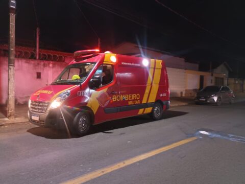 Colisão entre duas motos deixa um ferido na Avenida Anhanguera, em Catalão