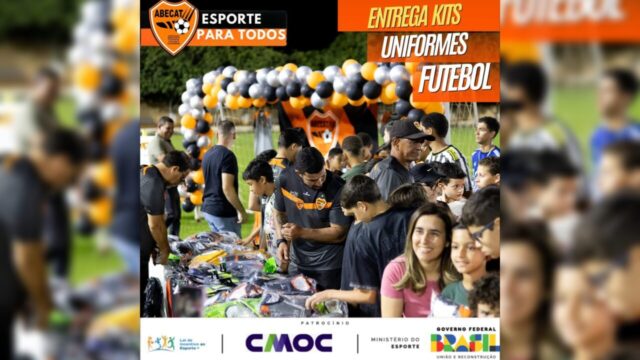 PROJETO " ESPORTE PARA TODOS" da ABECAT realiza evento da abertura com entrega de kits de uniforme na modalidade FUTEBOL em OUVIDOR/GO 