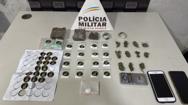 Dois jovens são presos por tráfico de drogas em Araguari; polícia apreende barras de maconha e porções de cocaína