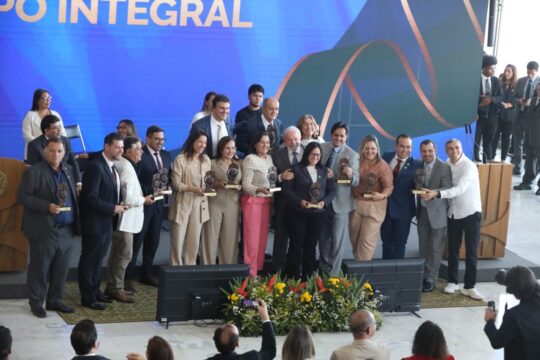Goiandira recebe prêmio nacional do MEC por liderança em matrículas de tempo integral nos anos iniciais
