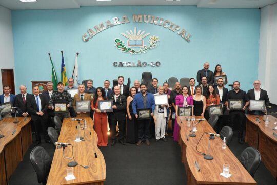 Sessão solene na Câmara Municipal de Catalão homenageia personalidades com títulos e medalhas de reconhecimento