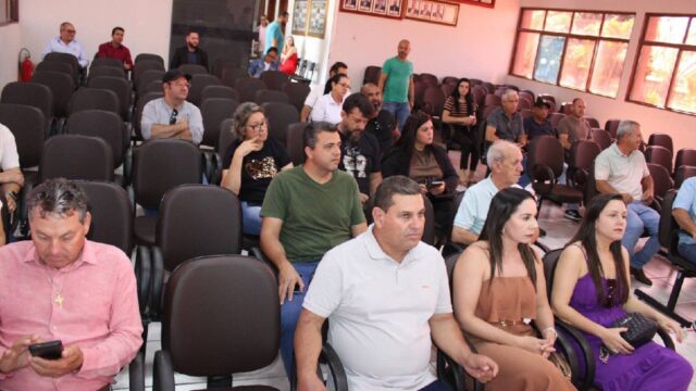 Prefeitura de Ouvidor realiza audiência pública para apresentação da LOA 2026 e do PPA 2026–2029