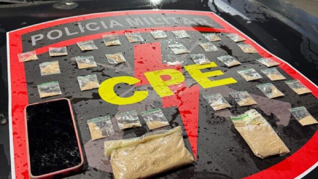 Homem é preso com porções de cocaína após tentar fugir da CPE em Catalão