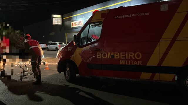 Motociclista fica ferido após colisão com carro no cruzamento da Avenida JK em Catalão