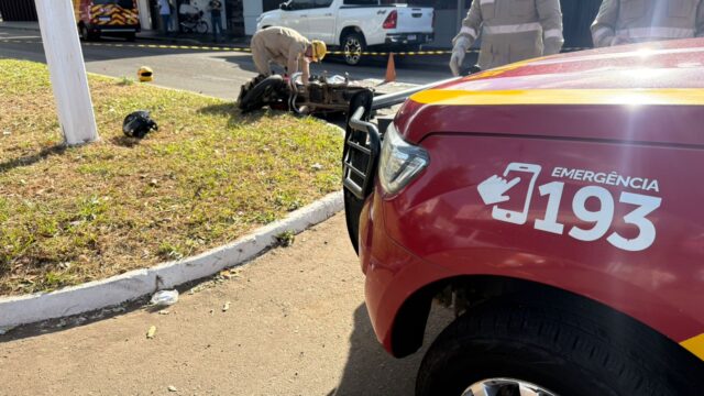 Motociclista de 23 anos morre ao cair embaixo de carreta durante ultrapassagem no bairro Santa Cruz, em Catalão