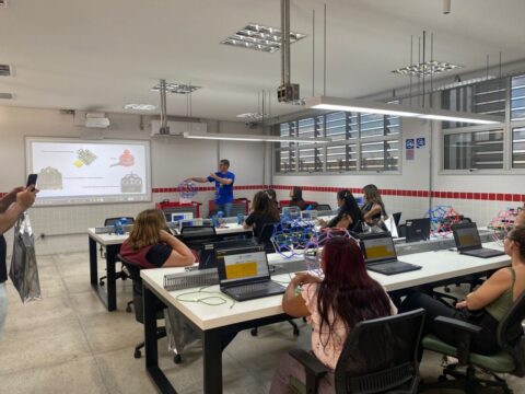 Escolas do Futuro de Goiás capacitam estudantes e professores de redes municipais