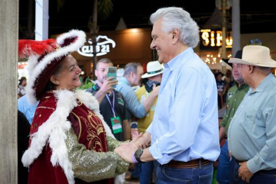 Caiado visita estande do Governo de Goiás na Festa do Peão de Barretos