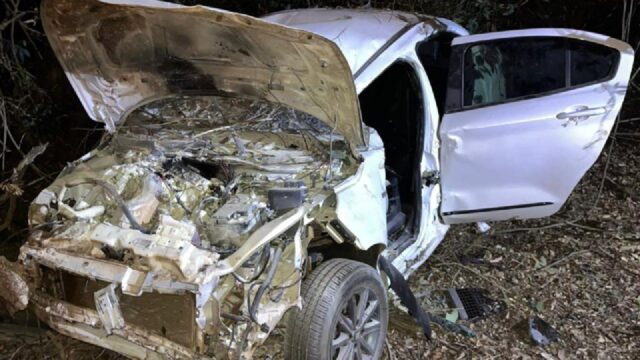 Mulher fica ferida após capotamento de carro na MG-223 próximo a Estrela do Sul