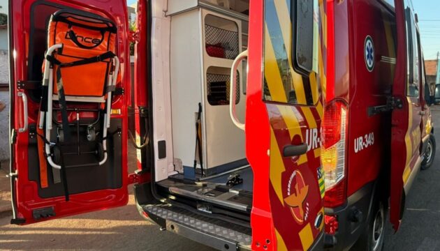 Colisão entre carro e moto deixa mulher ferida no bairro Nossa Senhora de Fátima, em Catalão