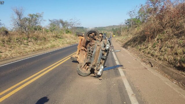 Motorista é preso após capotamento na MG-190 em Monte Carmelo