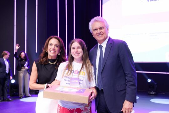 Caiado e Gracinha celebram inclusão de cinco mil estudantes no ProBem