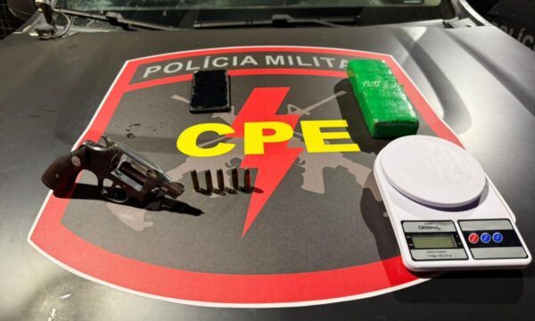 Homem é preso com arma de fogo e maconha em Goiandira
