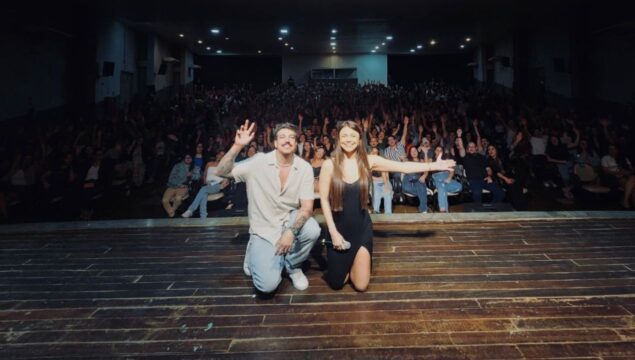 Bruna Louise lota auditório da UNA com duas sessões de stand-up em Catalão
