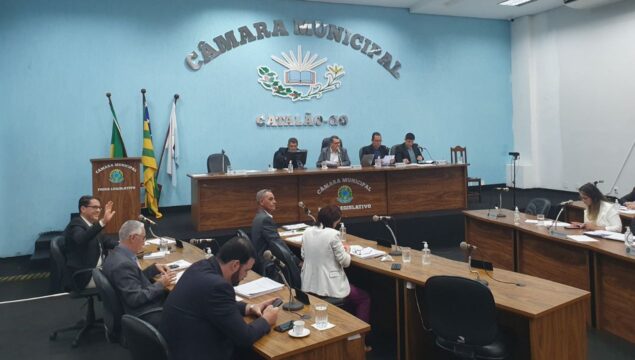 Câmara Municipal de Catalão realiza 29ª Sessão Ordinária com homenagens e votação de projetos de lei