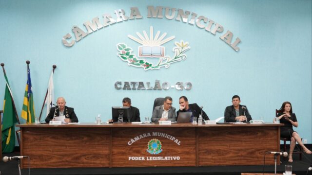 Câmara Municipal de Catalão aprova projeto que reconhece Libras como meio de comunicação oficial no município