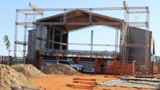 Últimos preparativos estão sendo realizados para a Festa do Peão de Ouvidor, que começa amanhã (28)