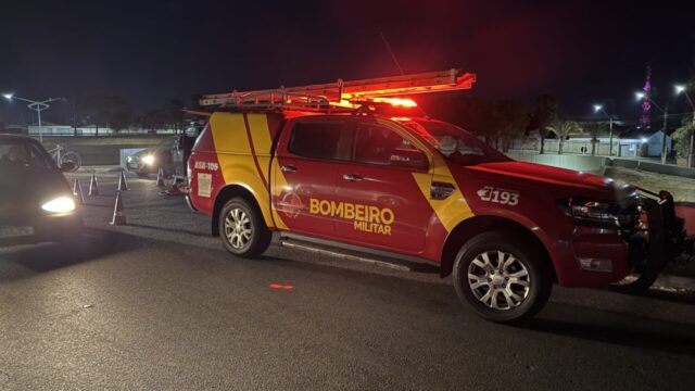 Adolescente fica com perna presa em grade de bueiro sobre a GO-330, em Catalão