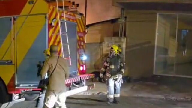 Incêndio em residência deixa uma pessoa morta e outra ferida em Rio Verde