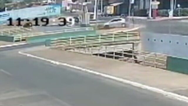 Câmera de segurança flagra carro caindo em córrego e motorista fica ferida em Catalão; VÍDEO