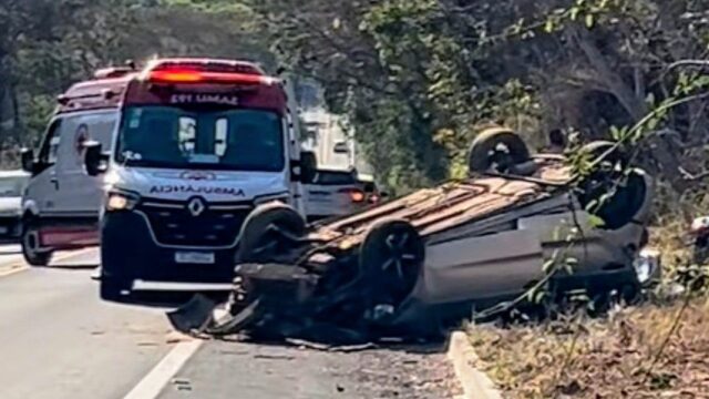 Cinco pessoas ficam feridas em capotamento na GO-507, entre Caldas Novas e Rio Quente