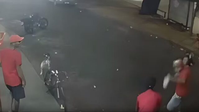 Briga generalizada em bar termina com homem esfaqueado em Uberlândia; fardo de cerveja foi arremessado no rosto da vítima