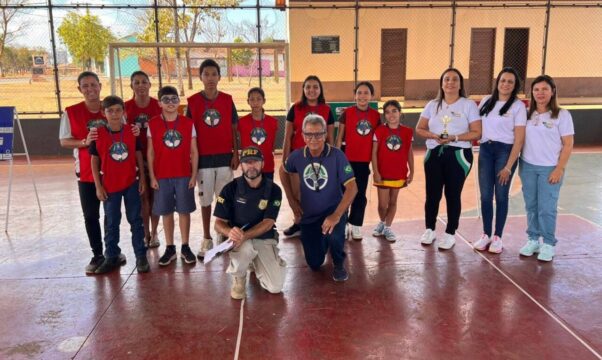 Alunos e familiares participam de gincana educativa sobre segurança no trânsito em Ouvidor