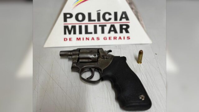 Dois homens são presos por porte ilegal de arma de fogo em Coromandel