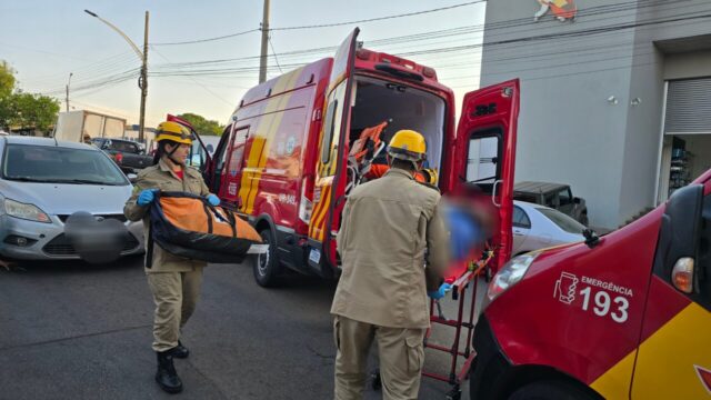 Mulher fica ferida após colidir moto na traseira de carro em Catalão