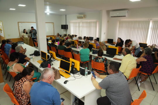 Curso Cidadão Tech 60+ chega à 9ª aula e transforma inclusão digital de idosos em Catalão