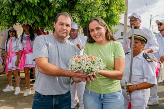 Congadas sob sol forte marcam a entrega da coroa em Goiandira/GO – Por Lucas Machado