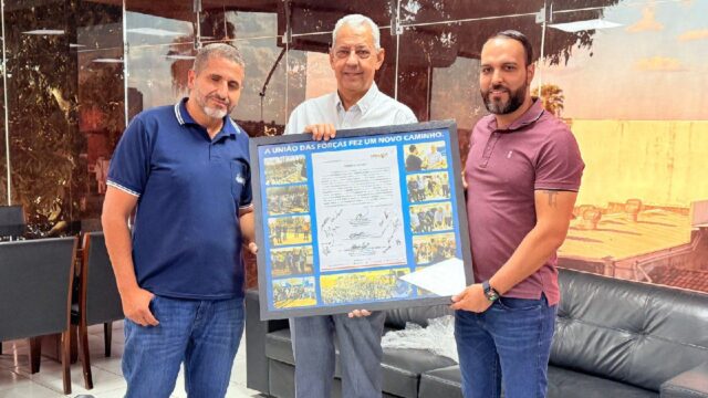 Prefeito Velomar Rios recebe homenagem da Diretoria do Sindicato Metabase
