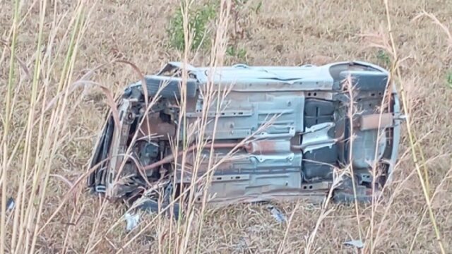 Motorista fica ferido após capotar veículo na GO-330, em Três Ranchos