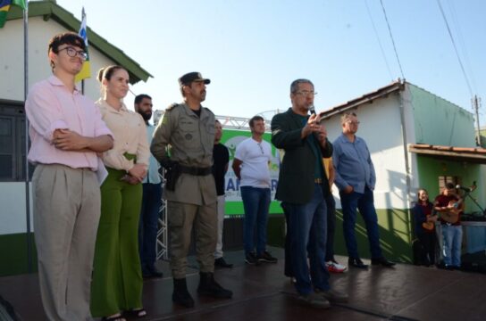 Anhanguera celebra Independência do Brasil com desfile cívico em frente à Prefeitura