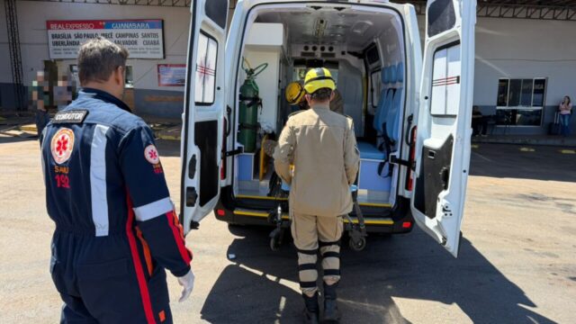Trabalhador fica ferido após cair de mais de 4 metros durante manutenção em telhado em Catalão