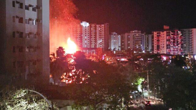 Incêndio em bambuzal assusta moradores no bairro Bandeirantes, em Caldas Novas