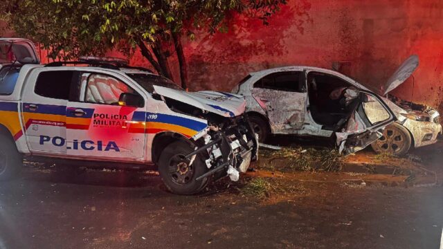 Acidente entre viatura da PM e carro furtado deixa motorista em estado grave em Uberaba
