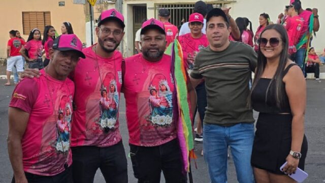 Proprietários do Gás Liberdade e Big Burger doam camisas para ternos de congos em Catalão