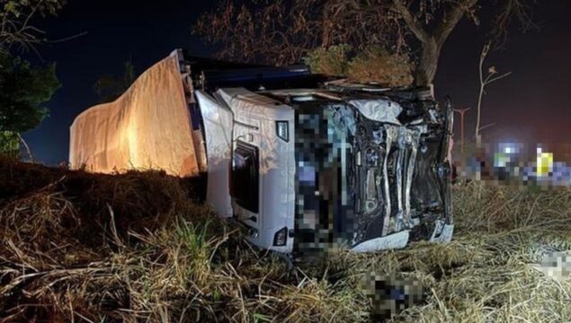Acidente entre caminhão, carros e moto deixa pelo menos sete mortos na BR-153, em Goiás