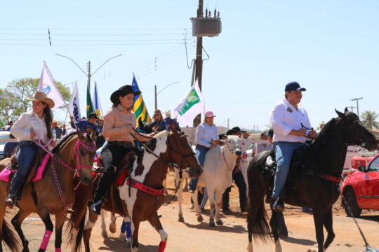 Primeira Queima do Alho e 27ª Cavalgada dão início à Festa do Peão de Corumbaíba