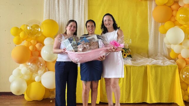 Grupo de gestantes de Cumari recebe kits de recém-nascido em encontro promovido pela Assistência Social