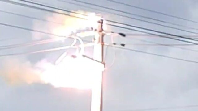 Explosão em poste de iluminação pública assusta moradores no bairro Eldorado em Catalão
