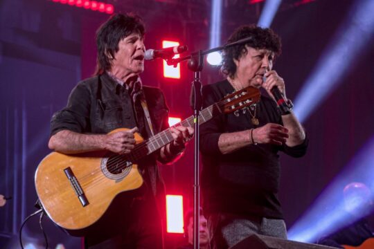 Festa do Peão de Corumbaíba: segunda noite traz montarias e show de Teodoro e Sampaio