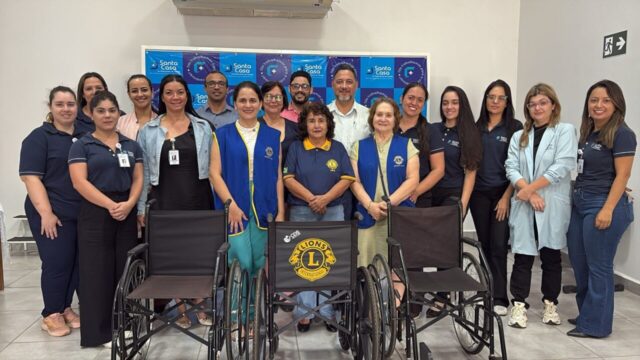 Santa Casa de Catalão recebe doação de cadeiras de rodas do Lions Clube