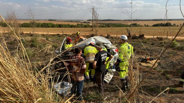 Motorista de 47 anos morre em colisão frontal entre carro e carreta na BR-365 em Patrocínio