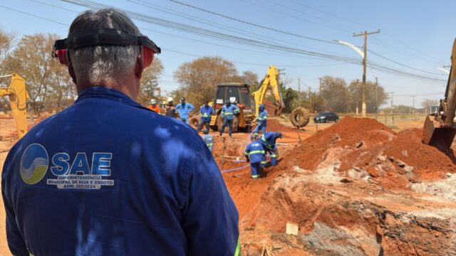 Falta de água afeta bairros de Catalão durante obras na BR-050, afirma SAE; VÍDEO