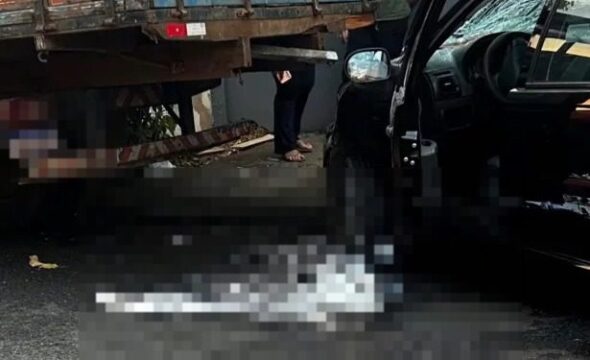 Idosa morre prensada entre carro e caminhão em Uberlândia