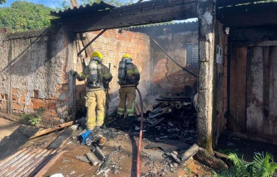 Uberlândia registra dois incêndios na manhã de domingo; bombeiros evitam maiores danos