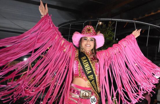 Anna Carolina Lima, de 16 anos, representa Cristalina em concurso que pode levá-la a Barretos 2026
